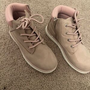 Girl boots
